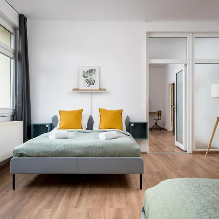 Ruhig Hell Wohnen Im Gruenen In Koepenick Fuesslaeufig Zum Wasser 25min Bis Flughafen Appartement