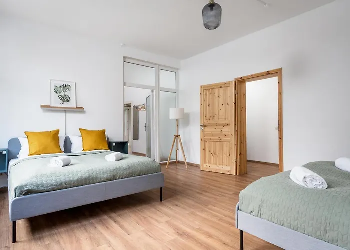 Ruhig Hell Wohnen Im Gruenen In Koepenick Fuesslaeufig Zum Wasser 25min Bis Flughafen * ברלין