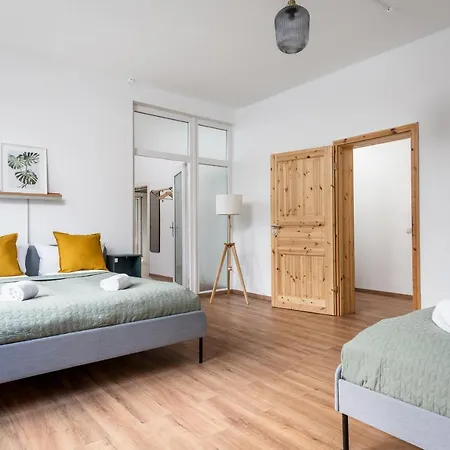 Ruhig Hell Wohnen Im Gruenen In Koepenick Fuesslaeufig Zum Wasser 25min Bis Flughafen * 베를린